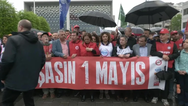 Taksim’de “Kanlı 1 Mayıs” Anması… Arzu Çerkezoğlu: “Herkesi Bir Elinde Karanfil, Diğerinde Aym Kararıyla Taksim’e Yürümeye Çağırıyoruz”