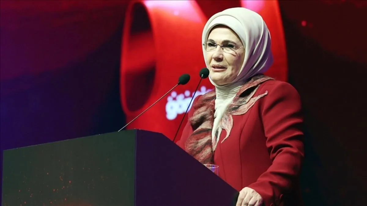 Emine Erdoğan’dan “Dünya Yaşlılar Günü” mesajı: Değerli büyüklerimize sağlıklı ve huzurlu bir ömür diliyorum