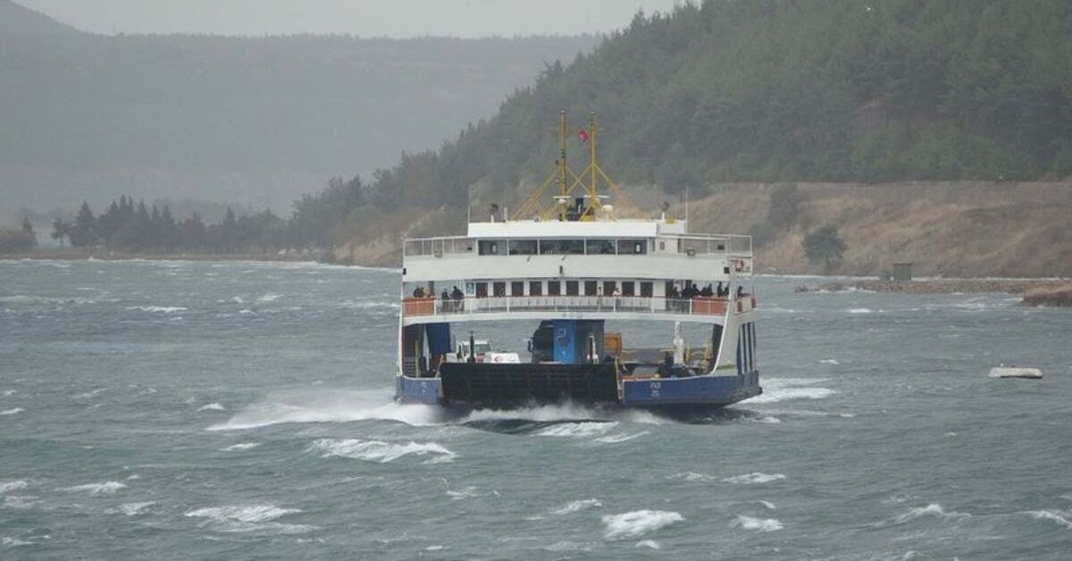 Çanakkale’de Gökçeada ile Bozcaada feribot seferlerine fırtına engeli