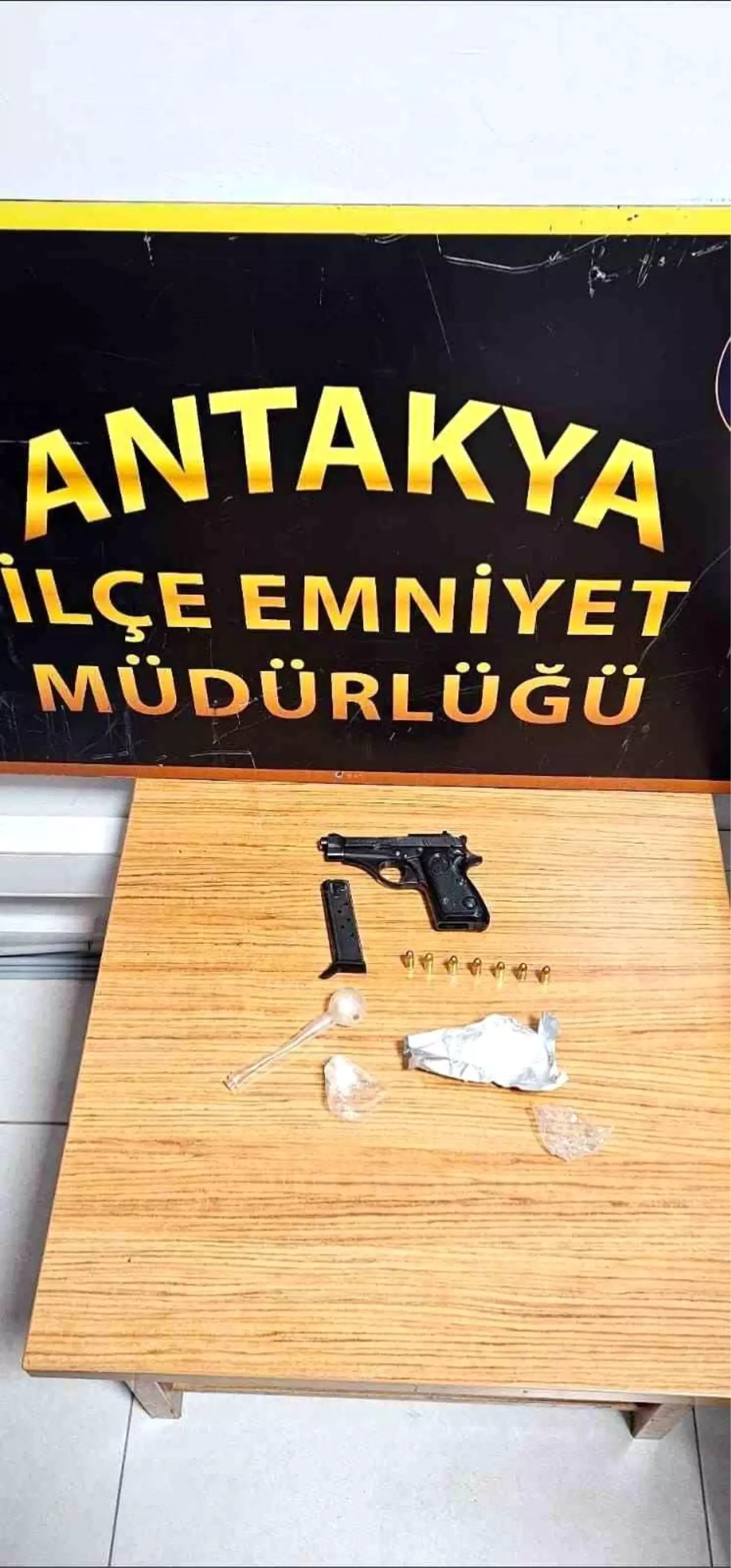 Antakya’da Silah ve Uyuşturucu Ele Geçirildi